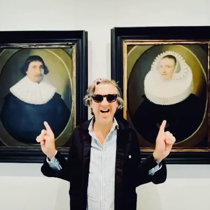 のインスタグラム：「Musée des Arts Décoratifs : Two paintings from the Alpha Zulu video! 🎶」