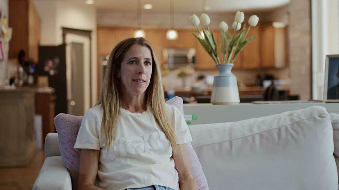 ホカオネオネのインスタグラム：「One last time with @stephrothstein 🏃‍♀️   Since being diagnosed with a congenital heart condition, Steph Bruce has announced her retirement from the sport. But instead of announcing her retirement after the fact, the #HOKA and @naz_elite athlete has chosen to share her final year of competitive running in a farewell tour with fans.   “We’re all just people trying to connect to one another as humans,” Bruce says. “Sharing my story over time in my career has shown you can connect with people in a powerful way if you are simply willing to.”   This year, the marathoner is approaching each race as her last with more gratitude than ever before. Learn more about Steph and the GRIT Finale at the link in bio. #FlyHumanFly」