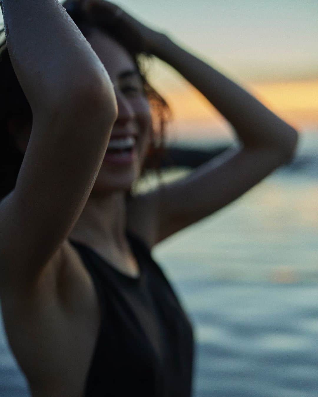 ラブリのインスタグラム：「・ 七夕に🎋ご報告👩‍🦱🫶✨  私、ラブリ初めての写真集の 出版が8月29日に決定しました！  ファンの皆さんに感謝を 伝えたくて作った一冊です🎋  正直不安もありました、産後で変わったことってたくさんあるから🧏‍♀️♪笑  でも今こんな私だよ〜って等身大の私を伝えてみてもいいんじゃないか！って思ったりしたんです。まぁいいよねって キラキラさせなくてもいいか〜って  そんなわけでAmazonで早速予約開始しました！ 手に取ってくれたら素直に嬉しいな。🛼　  ラブリでした」