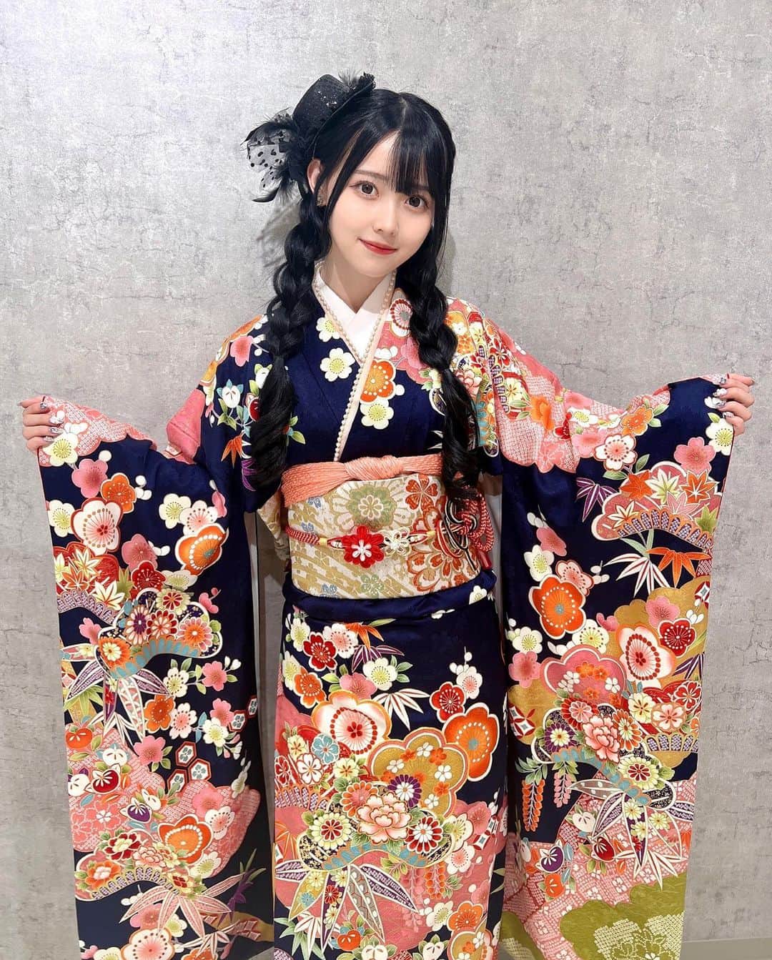 のインスタグラム：「Q 私の事すき？ A 好きっていっぱい言って欲しい🤍ིྀ  みんなにすきでいてもらえるように なりたいです♡  でもやっぱり1番は みんな元気で健やかでいてほしい🥺絶対  七夕様の願い事は短冊に書いて 天の川に届けるらしいの🎋  魔法でみんなのお願い届けとくね🪄✨ ♡‿(･×･)‿♡ みんなのお願いが叶いますように  #振袖着付け #振り袖 #はたち #振袖 #振袖ヘア #振袖レンタル #振袖前撮り #振袖コーディネート #成人式 #成人式振袖 #成人式ヘア #和服 #kimono #きもの #ふりそでmode #kimonostyle #SHIBUYA109 #渋谷109 #pr」