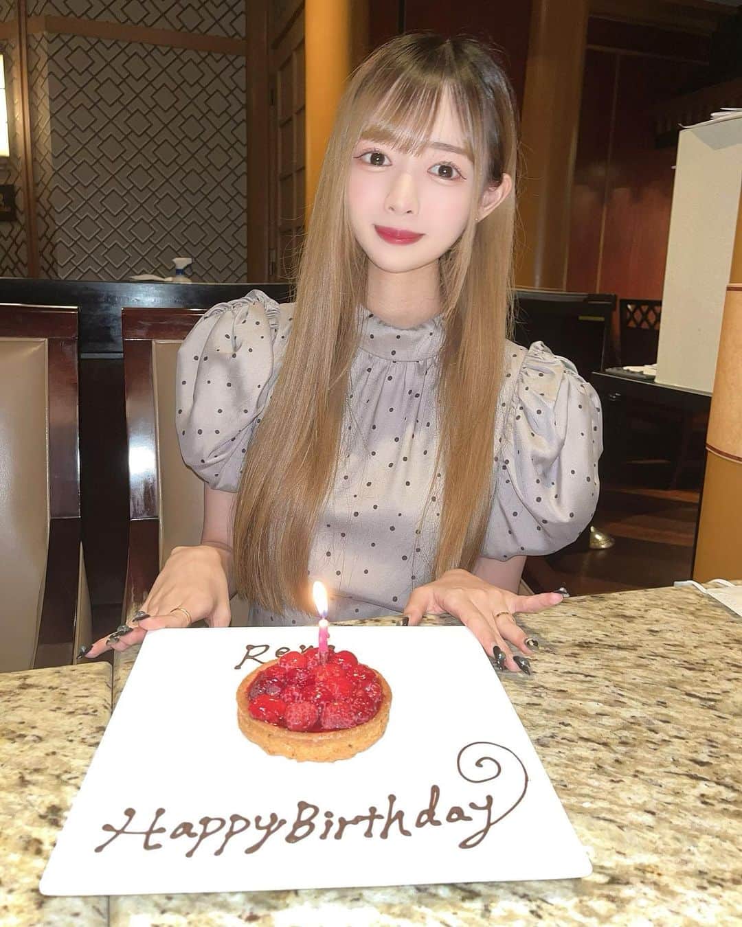 のインスタグラム：「.  .  .  今日で無事22歳になりました！！  いつもありがとうございます😭  気づいたら誕生日だったww これからも応援よろしくお願いします🥺💕  .  .  .   #happybirthday  #APEX女子 #ゲーム女子  #ApexLedgends #apex  #game #selfie #instagood」