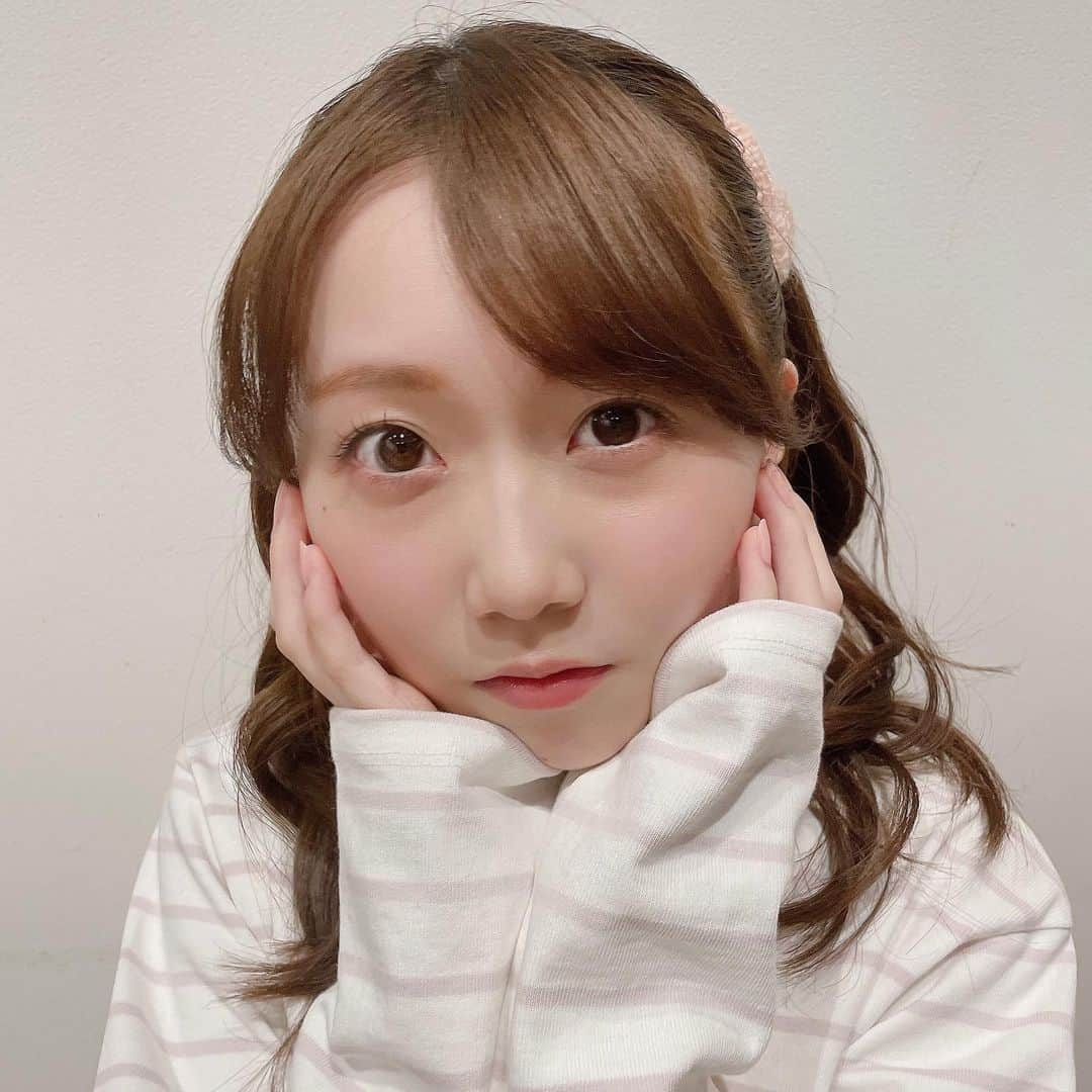 乃木坂46さんのインスタグラム写真 - (乃木坂46Instagram)「\ 𝐎𝐅𝐅 𝐒𝐇𝐎𝐓 /  #乃木坂46 デビュー10周年記念 公式ブック#N46MODEvol2  発売中です🐰🤍 ┈┈┈┈┈┈┈┈┈┈┈┈┈┈ 今日のオフショットは #矢久保美緒 ちゃん🎀 ┈┈┈┈┈┈┈┈┈┈┈┈┈┈ ツインテールが可愛すぎる☺️🫶🏻」7月7日 22時52分 - n46modeofficial