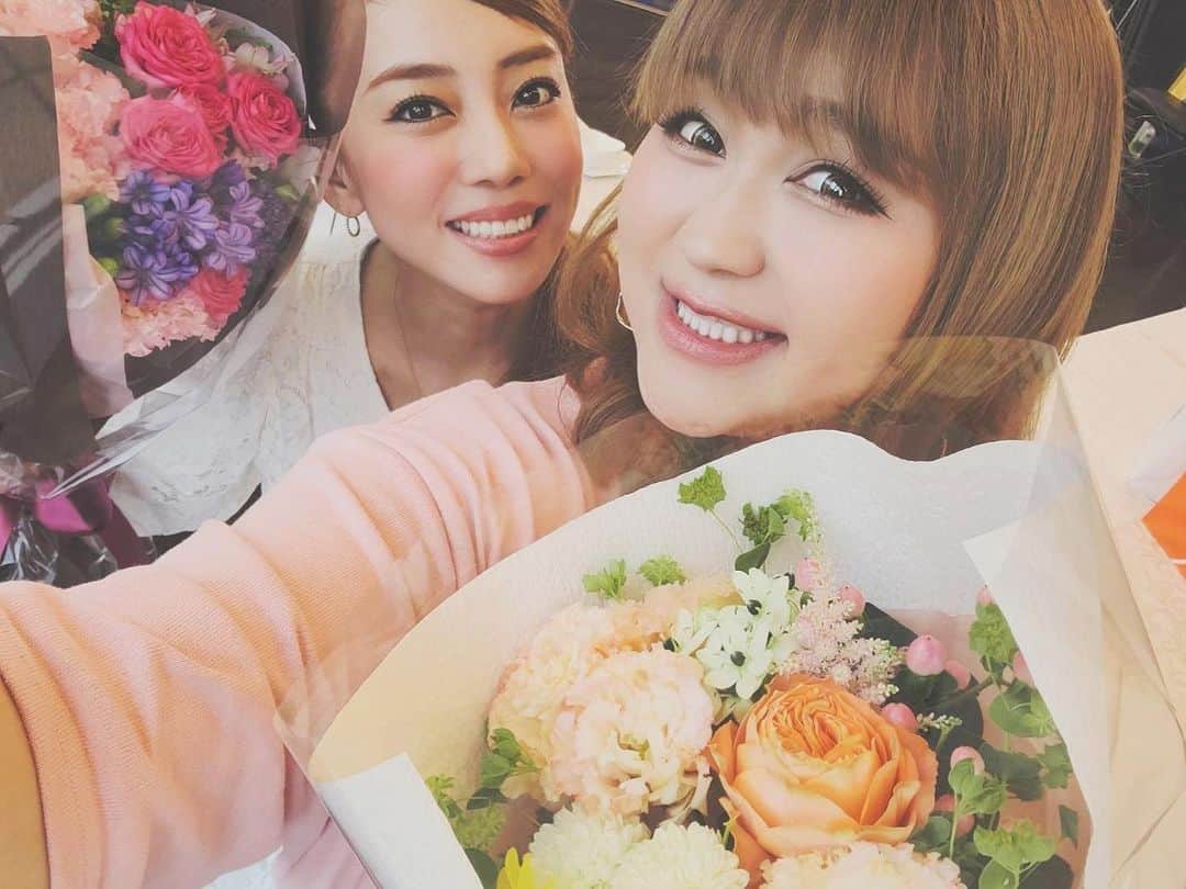 あびる優のインスタグラム：「いつも明るくて面白くて楽しくて可愛い、りんごちゃん☺️🍎 お誕生日が近いので、 今年も一緒にお祝い😊✨  #birthday#happybirthday#happy#smile#thankyou#誕生日#お誕生日#ありがとう#🫶#🍎#🎂#💐#ありがとう#🥰」