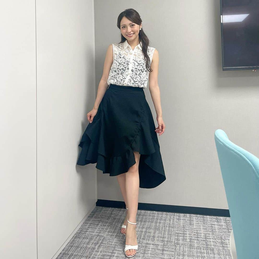 のインスタグラム：「七夕🎋でしたね♪ サマーバレンタインという事でトークショーに出演させていただきました！ 本日もありがとうございました☺️  短冊にお願いしたよ💫 皆様の願いも叶います様に✨  お洋服は @fuwari_flow   やっぱりこのスカート可愛いくてお気に入り☺️♡」