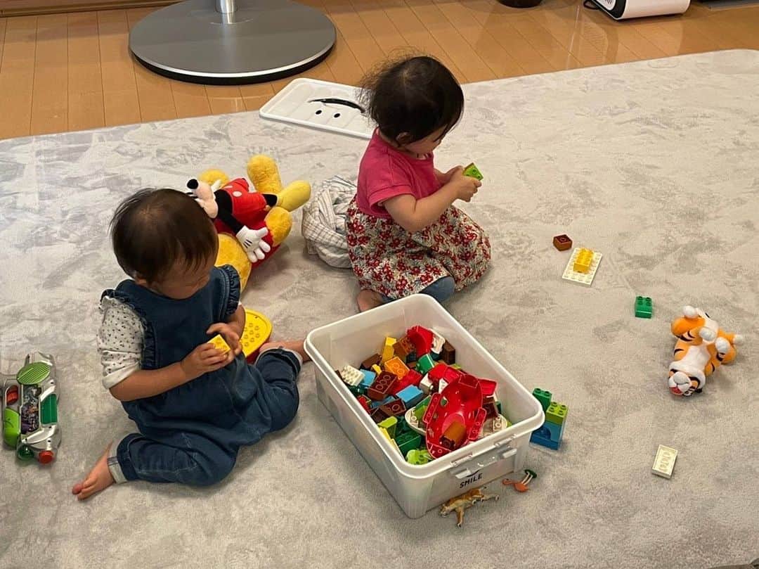 相武紗季のインスタグラム：「今日もI.M.A.配信されています☺️ 最近の子供たち。遊び方に個性が出てきて面白いです☺️✨」
