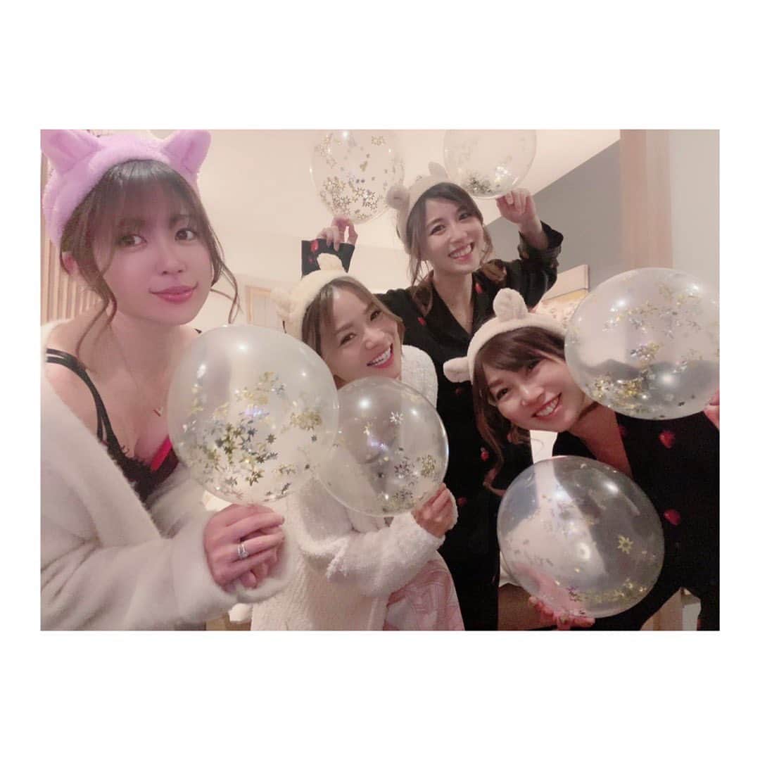 髙田知里のインスタグラム：「#パジャマパーティー #女子会#旅行 #映えスポット」