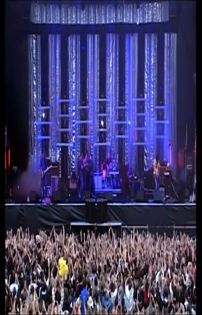 Radioheadのインスタグラム：「21 years ago today, we performed a hometown show in South Park, Oxford. The heavens opened and I had the driest seat in the house, which was only 400 metres from my front door. My local park never seemed quite the same to me again after this. Today we are sharing a performance of National Anthem from the show (full video on YouTube via link in bio). - Philip」