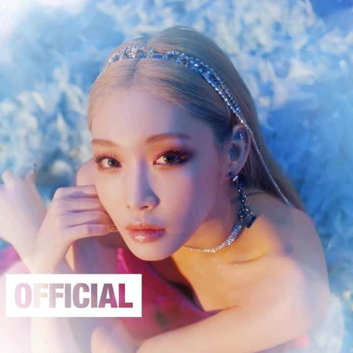 チョンハのインスタグラム：「CHUNG HA 청하 'Sparkling' M/V Teaser #1  2022.07.11. 6:00PM (KST)  2022.07.11. 5:00AM (EST)  #청하 #CHUNGHA #Bare #Sparkling #2nd #Album #Part1」