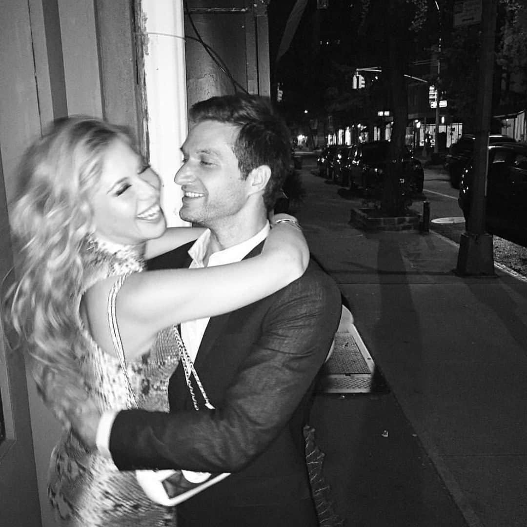 タラ・リピンスキーのインスタグラム：「Happy Birthday to my guy. @toddkap  These pics make me realize whenever I’m in his presence a smile, a laugh or a kiss comes so easily from me. These memories are pure joy.   I’m so lucky he was born on this day so somehow we could meet up and do this one crazy life we get….together.   I can’t wait to celebrate him and remind him why he is so special. If you know Todd the reasons are obvious…and endless.  So yes- funny, witty, thoughtful  and sweet to bring on all those smiles but he is made of so much more and I’m lucky that everyday I get to witness all the amazing parts of him.  Like when life throws shitty curveballs at me or us, he’s there. Always there. I don’t have pics of those memories to share but in my heart I replay how solidly he has been there to always mend any broken pieces and support me when I’ve needed him most. A memory as important as the smiling ones.   He’s a good one and so grateful he’s mine.  Love you TK  and happy birthday #tntmeant2be」