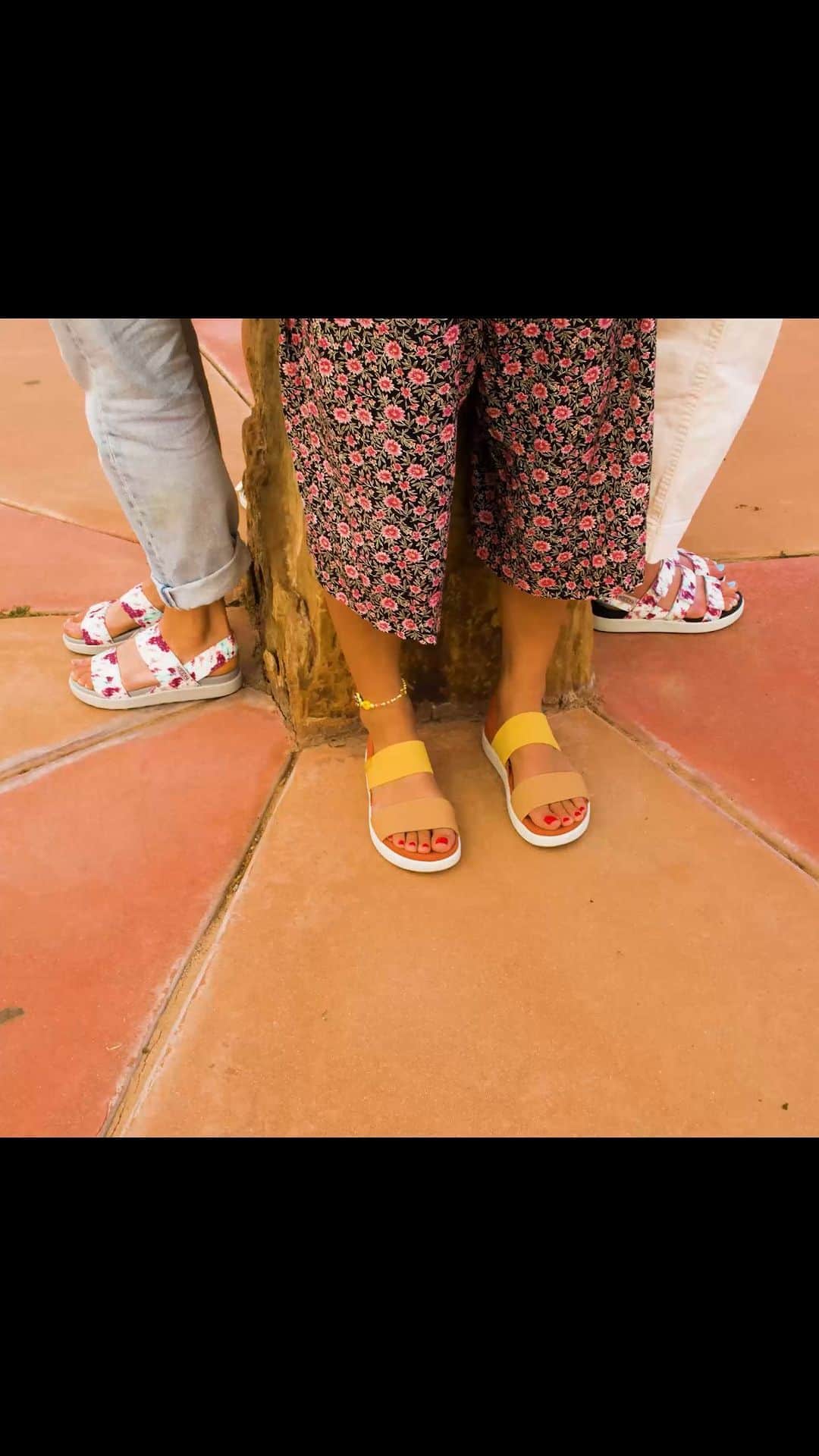 キーンのインスタグラム：「With so many amazing colorways in the Elle Collection, it's easy to go in circles choosing a favorite. Which color would you choose?  #SummerSandal #ElleBackstrap #ElleStrappy #100Days100ways」