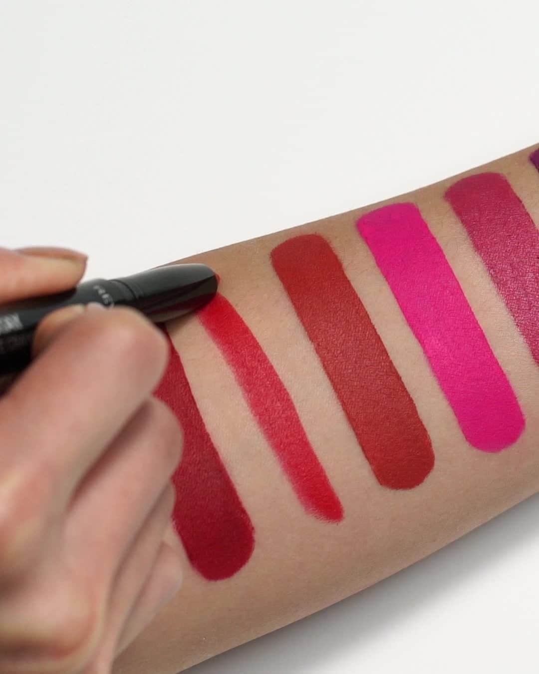 Revlonのインスタグラム：「ColorStay Matte Lite Crayon: Get a full-coverage matte finish that feels so lightweight on your lips you’ll forget you have it on. 12 bold, rock-it, pop-it shades. Let’s play. #MyBestLip 💄」