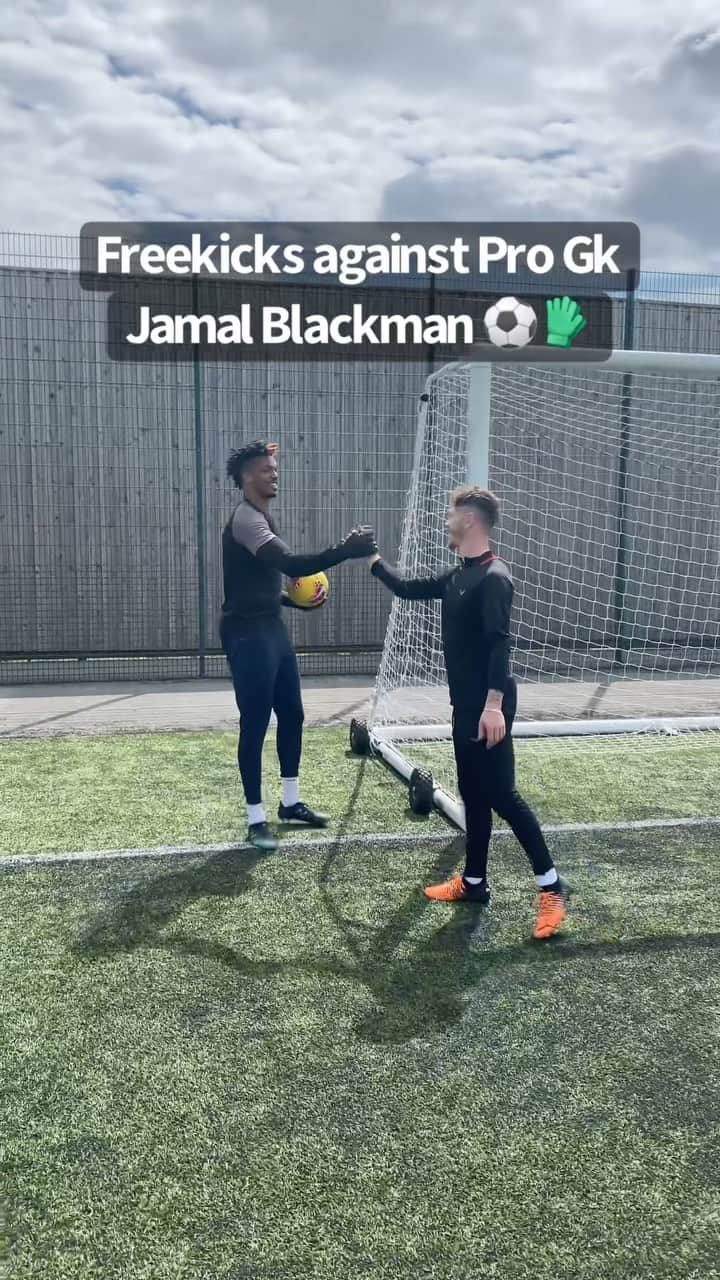 ジャマル・ブラックマンのインスタグラム：「Freekicks against @jamalblackman 🥵👏🏽 Top class keeper and person 🤝」