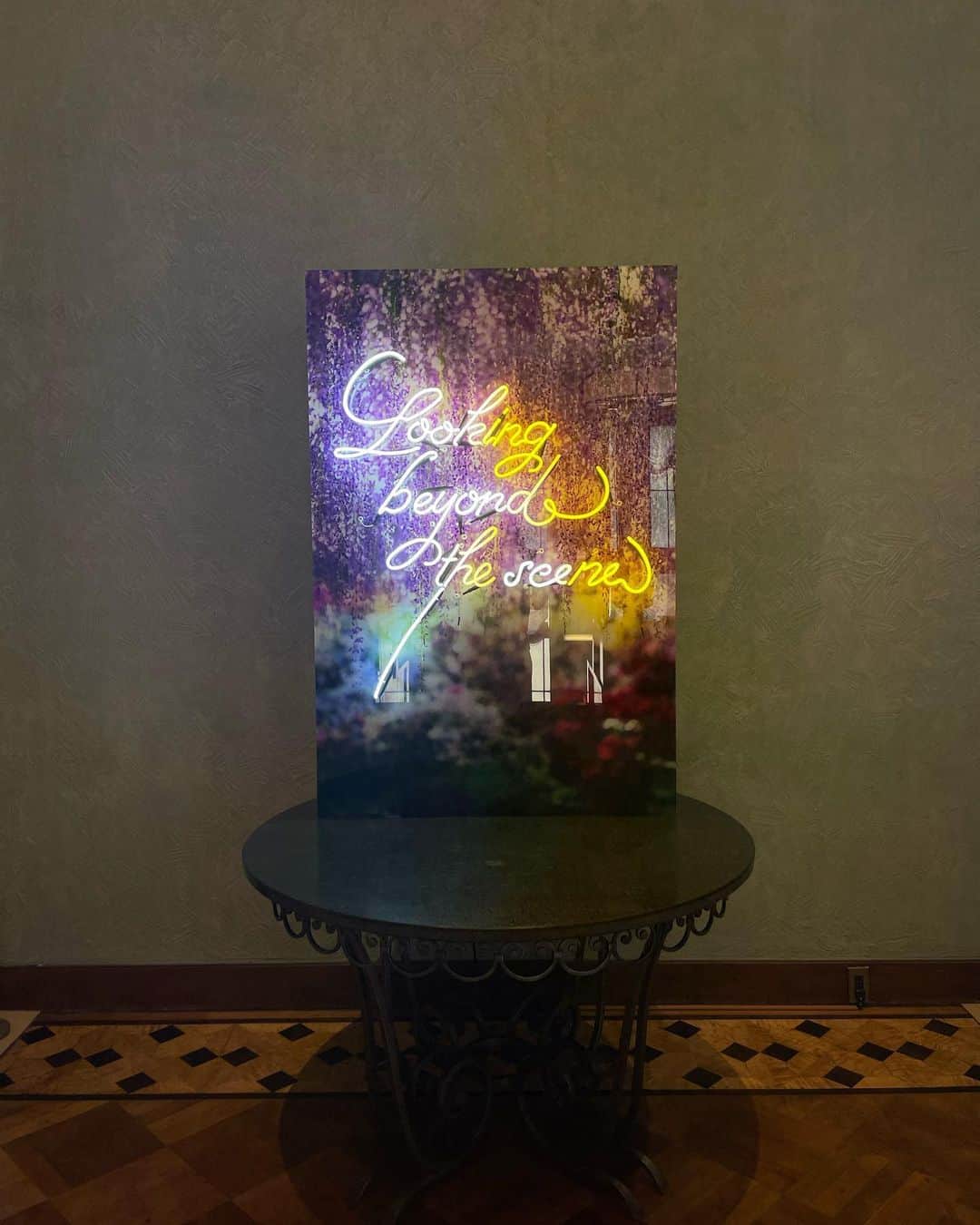 村上佳菜子のインスタグラム：「. 大好きな蜷川実花さんの展示を みに行ってきました。  一度メレンゲの気持ちにゲストで 来ていただいた時からより、トリコに なり、ダイナーなども大好きな作品の 一つです。  そして、今回は いつも見ている四季折々の風景が 蜷川実花さんの手によって 艶やかで可愛らしく、セクシーな 魅力が溢れ出ていました。  1時間アッと言う間に過ぎました。  是非、みんなにも感じてほしい！ . . . #蜷川実花 さん @ninagawamika」