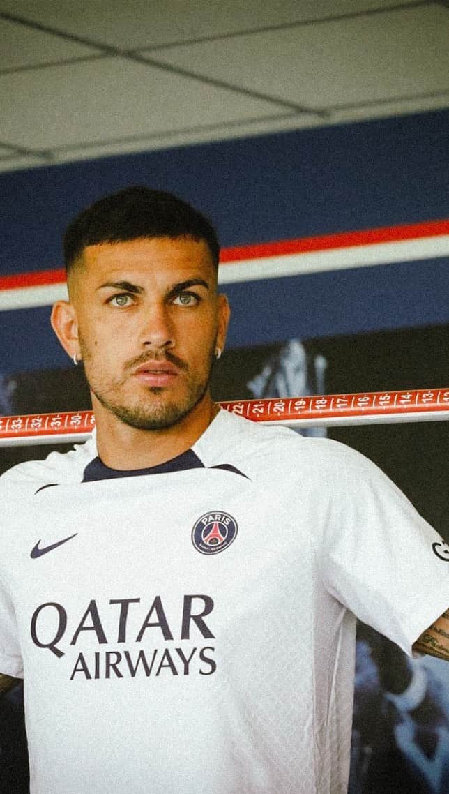 のインスタグラム：「🔋 #icicestparis 👊🏽🔴🔵」
