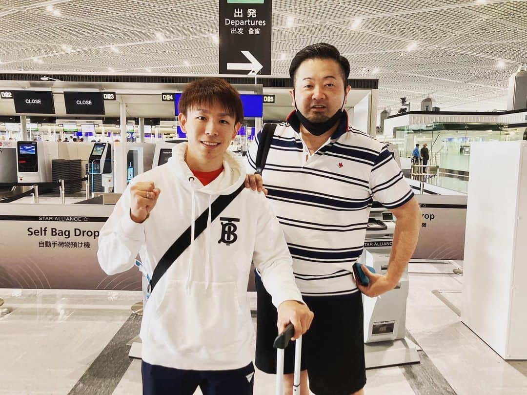 坂本竜介さんのインスタグラム写真 - (坂本竜介Instagram)「🇯🇵→🇭🇺 ハンガリー・ブダペスト🇭🇺へ向かいます✈️ #丹羽孝希  #wtt #starcontender  #hungary  #budapest  #ハンガリー #ブダペスト」7月8日 11時32分 - sakaryu1125