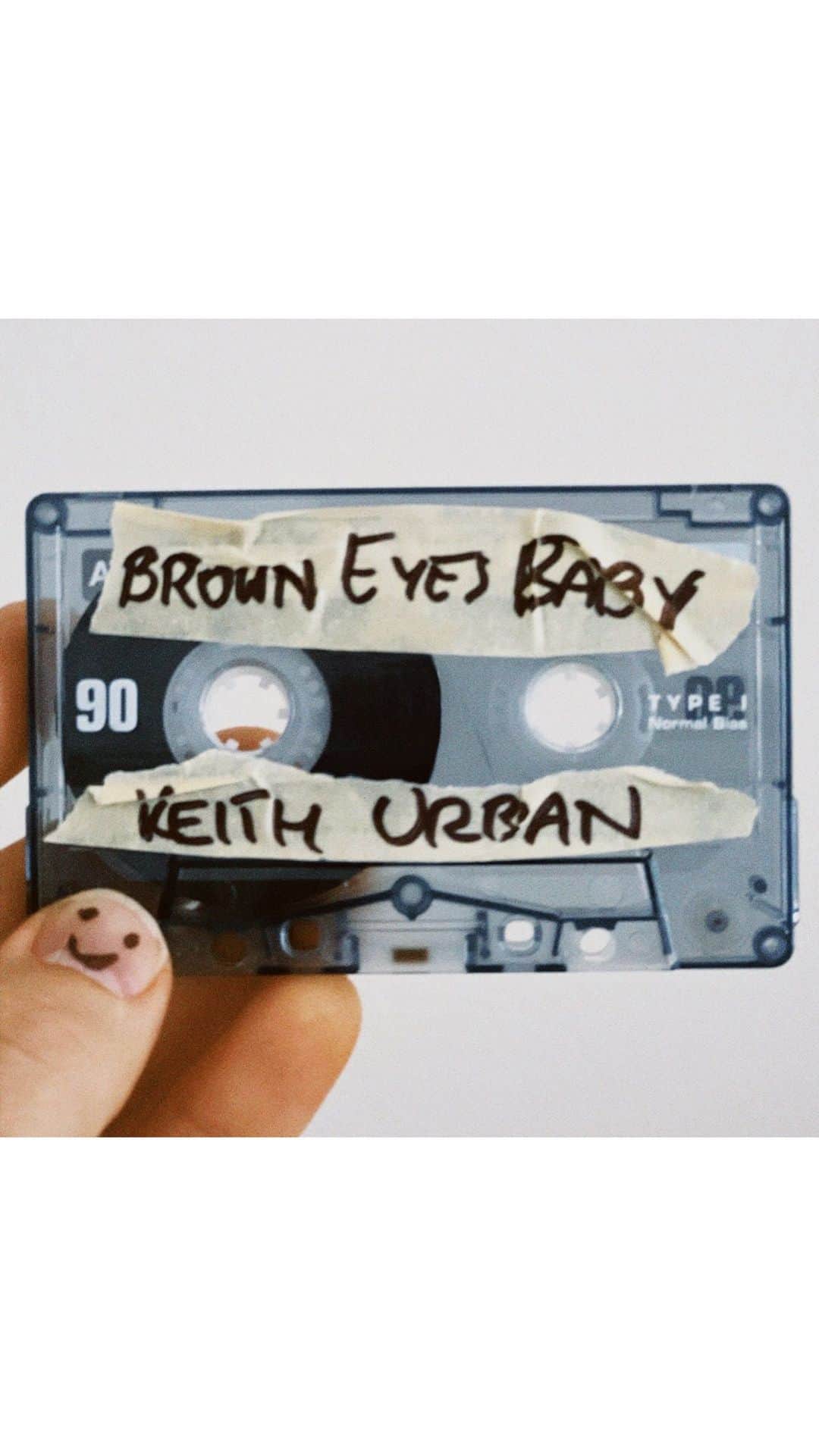 キース・アーバンのインスタグラム：「We’ll be bringing this one to life every single night with all of YOU out on tour !   “Brown Eyes Baby” is out now :)」