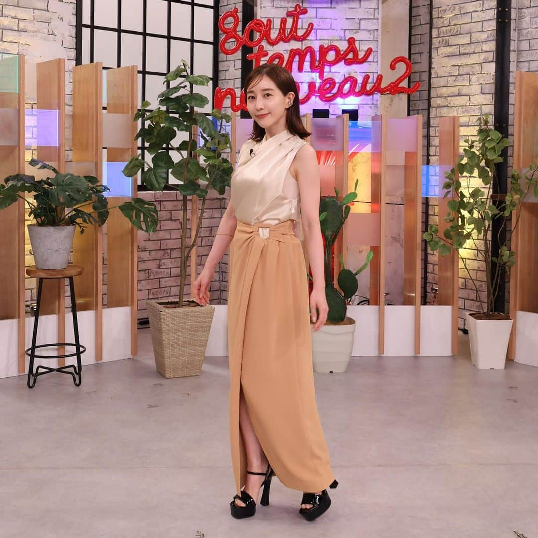 関西テレビ「グータンヌーボ2」さんのインスタグラム写真 - (関西テレビ「グータンヌーボ2」Instagram)「👗 #みな実さんファッション 👠  ブラウス、スカート @nanushka イヤーカフ @danaethefashion バングル.リング(ｺﾞｰﾙﾄﾞ) @arat_a サンダル @giampaoloviozzishoes  #グータンヌーボ2 #fashion #ファッション #ファッションコーデ #おしゃれ #オシャレコーデ #スタイル #レディースファッション #田中みな実 #みな実さん」7月8日 15時04分 - gutan_ktv