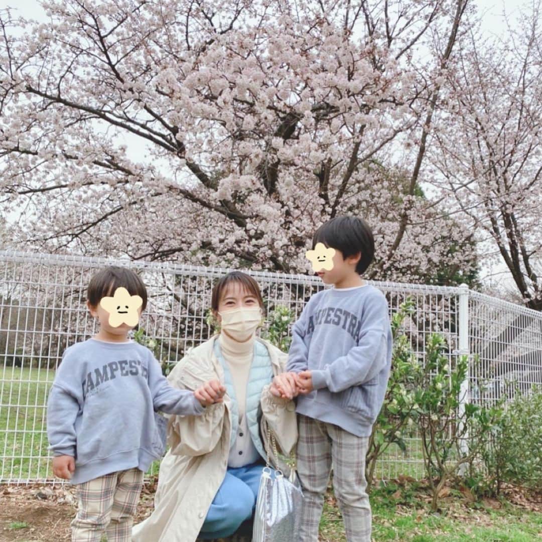 神戸蘭子のインスタグラム：「3月の思い出🌸 キャンドルを消す練習をして挑んだお誕生日会。 花火を頑張ってふーふー笑  #思い出　#公園フォト #ママライフ　#男の子ママ　#2人育児」