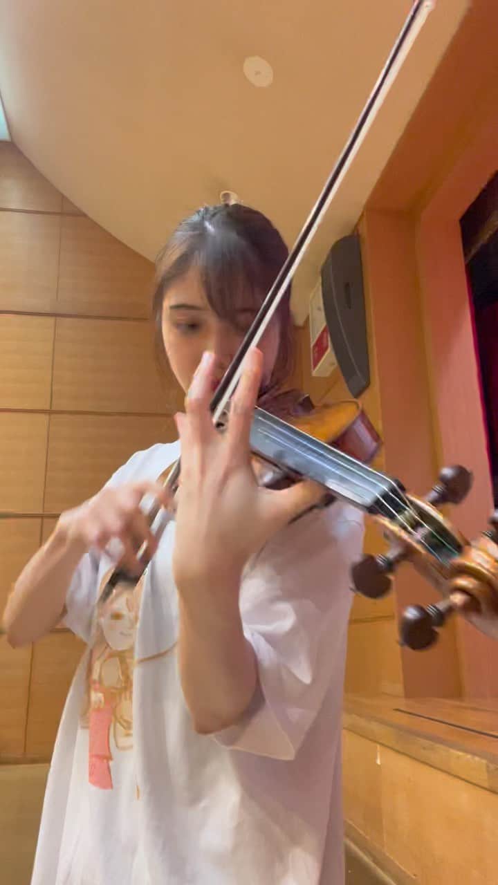 高木凜々子のインスタグラム：「#100daysofpractice (12) Wieniawski polonaise No.2🎻 ⁡ アップスタッカートの嵐😆😆 ⁡ 初めて演奏するのでドキドキ！！ 名古屋の皆さん楽しみにしていてください。 ⁡ 明日のリサイタル頑張ります！❤️‍🔥❤️‍🔥 ⁡ ⁡ #violin #music #recital」