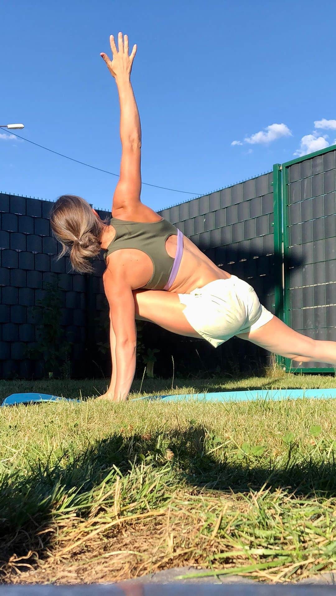 モニカ・レッツィーのインスタグラム：「☀️ sun is shining 🧘‍♀️ I am enjoying all the little moments, when baby boy is playing with daddy 👨‍👦or is sleeping alone (and I’m not too tired to nap too 😴)  #happyme  #andplay  #noplacetoofar  #wearemarmot  @marmot_mountain_europe  @scarpa_de」