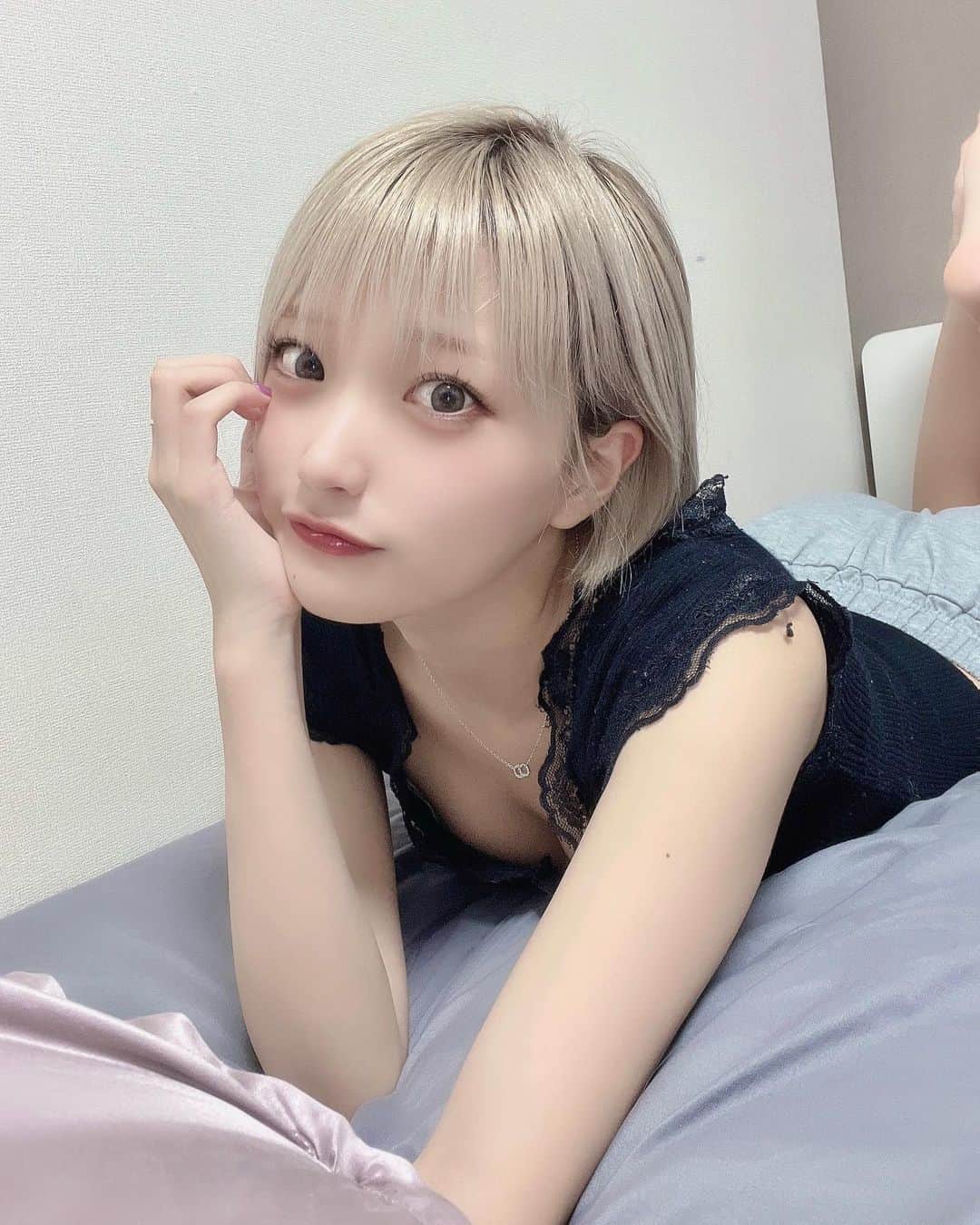 東條ゆりあのインスタグラム：「隣きてもいいよう？♡  またはるかさんに(@_chuuuky )アイブロウワックスとパリジェンヌとマツエクも少しだけつけてもらった🥹鬼かわいい🥹🥹🥹鬼鬼鬼鬼かわいい🥹🥹🥹♡」