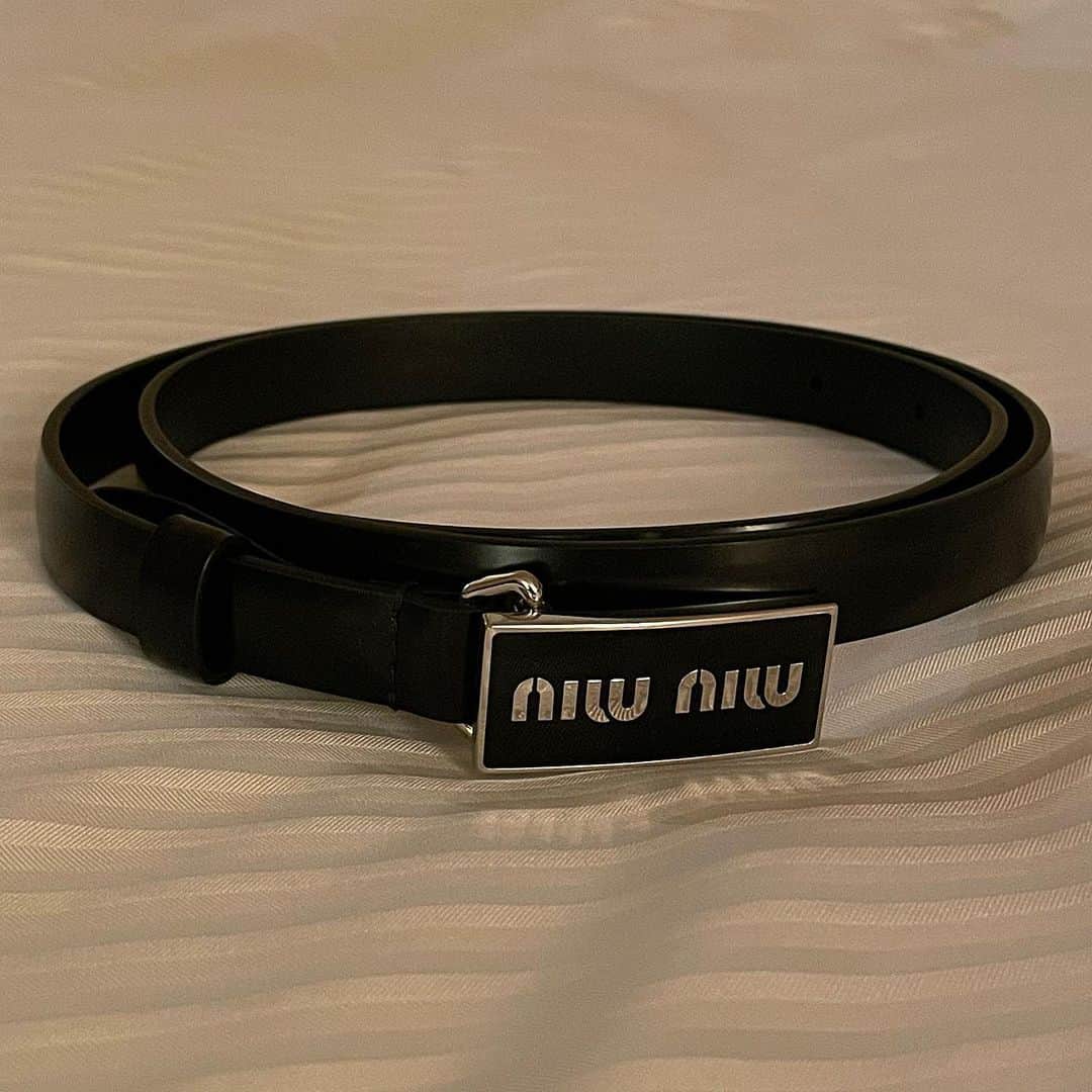 河﨑莉奈のインスタグラム：「🖤 @miumiu」