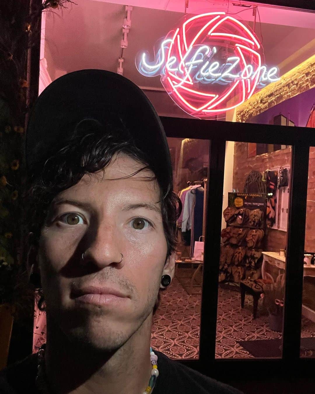 ジョシュ・ダンのインスタグラム：「in the zone」
