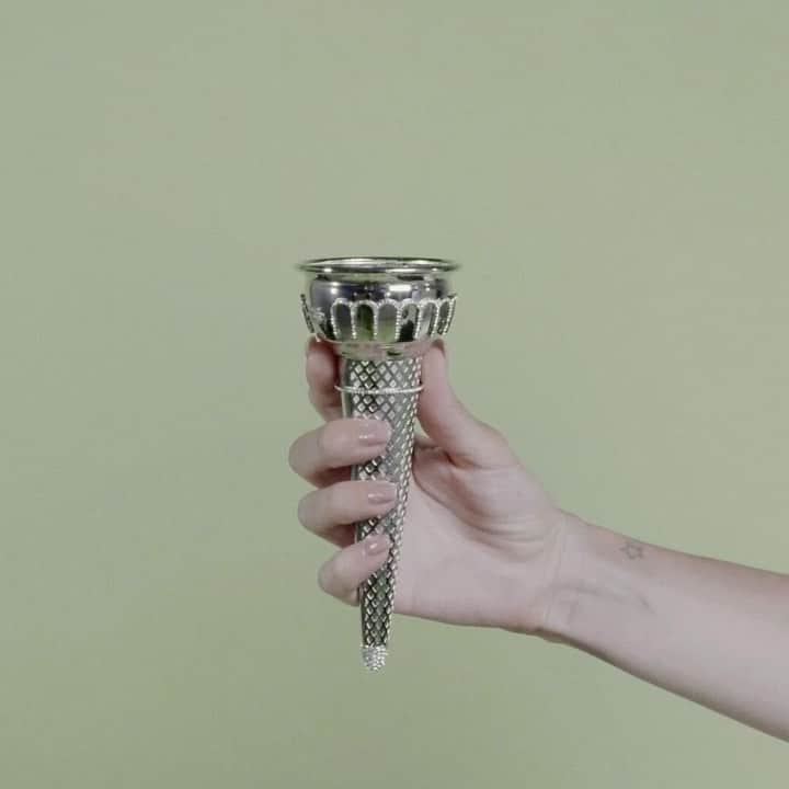 デルフィナデレトレズのインスタグラム：「To introduce the Cono 925 and Cono 750, Delfina Delettrez Fendi stars in a continuous-shot short film inspired by a Rube Goldberg machine. Removing a string of pearls and dropping them into a suspended bucket, Delfina sets off a 30-second chain reaction of obstacles and DIY mechanisms to reveal the platinum and diamond Cono 750 at the other end.  Camera & Editing  @giuliotami  Graphic design  @metodostudio  Sound  @odd_sound   The Cono joins two existing projects within the new #OBJETSDEVIE collection – an unfolding series of whimsical heirloom creations for the home.  Discover the collection at  delfinadelettrez.com   #delfinadelettrez  #delfinadelettrezobjetsdevie」