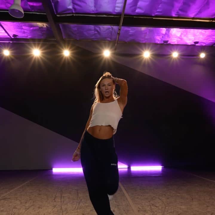 のインスタグラム：「So good to be back @toddflanagan ❤️‍🔥🍑」