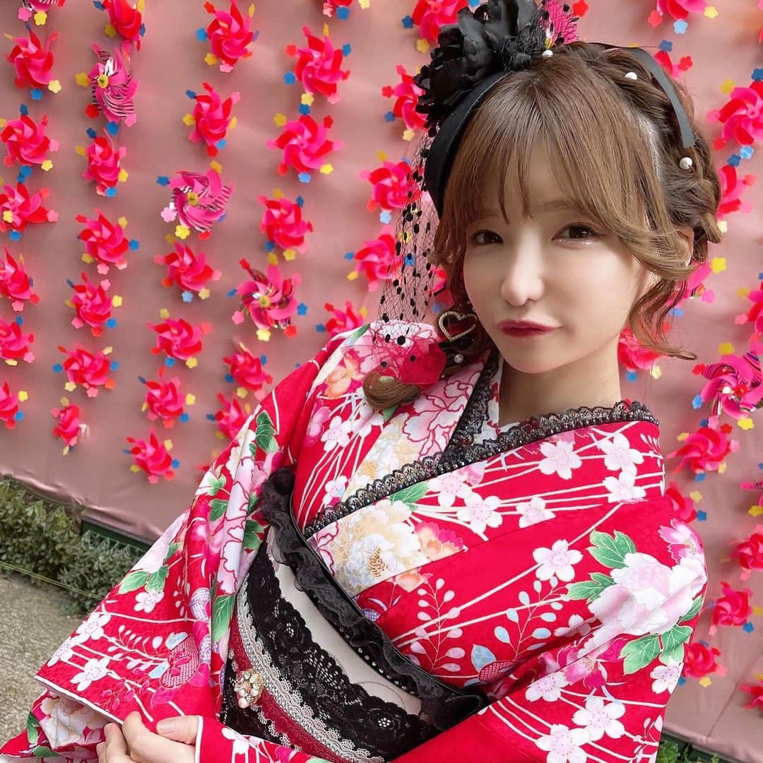 のインスタグラム：「お着物デート❤️🧸🐰💗 #着物コーディネート #着物デート #着物ヘア #もえあず#大食い #サプライズバースデー #バースデーサプライズ」