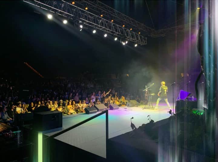 アーロン・カーターのインスタグラム：「Never give up on yourself I can’t thank you enough for showing up and supporting my music, that’s always what matters the most to me, I always want to make you proud  See y’all soon on tour!」