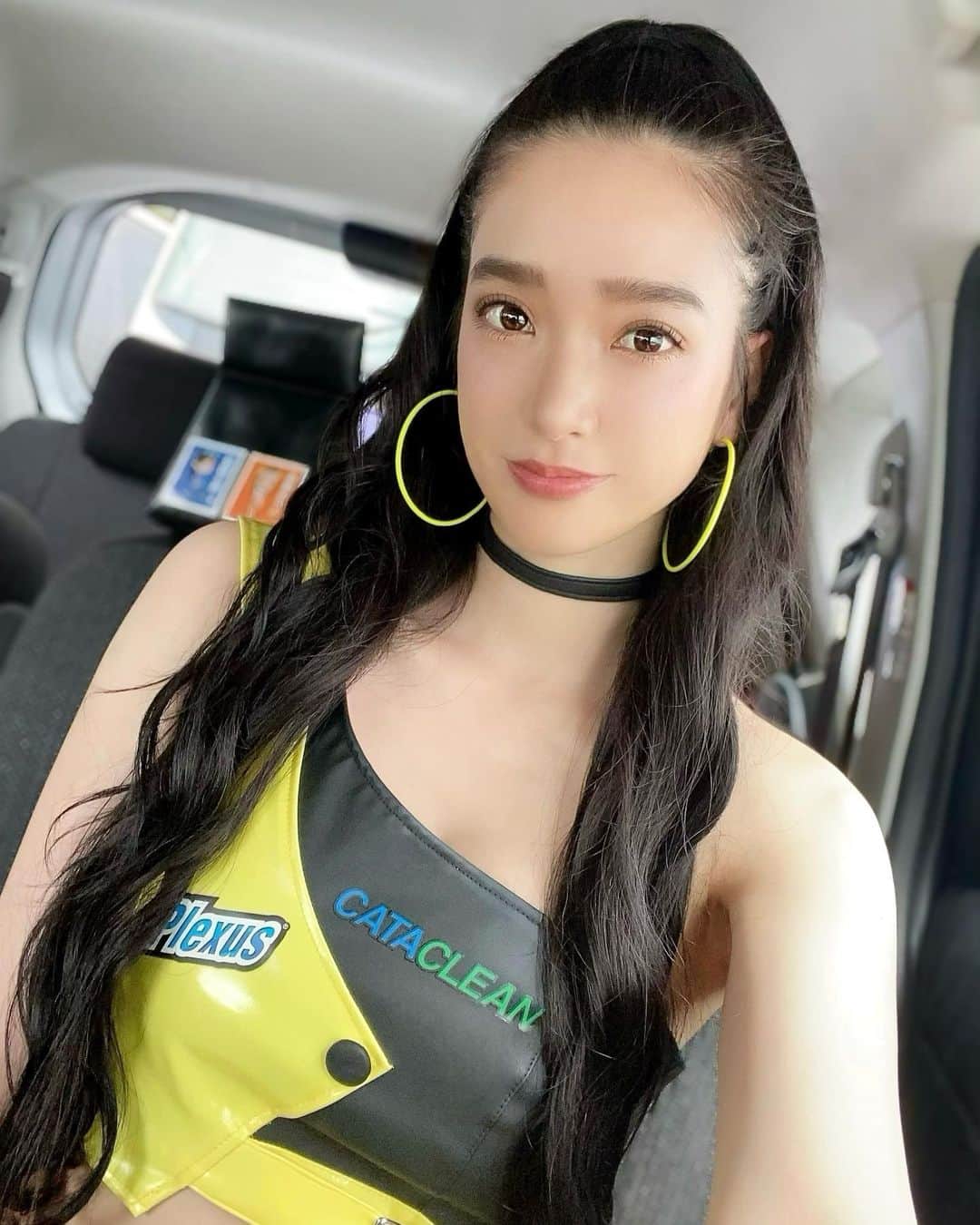 太田麻美のインスタグラム：「スーパー耐久 Rd,3 SUGO 予選日🏁✨ ピットビューイング有り難うございました💛🖤  #supertaikyu #racequeen #rq #costume #plexus #plexusjapan #cataclean #gridmotorsport #レースクイーン #プレクサス #キャタクリーン」
