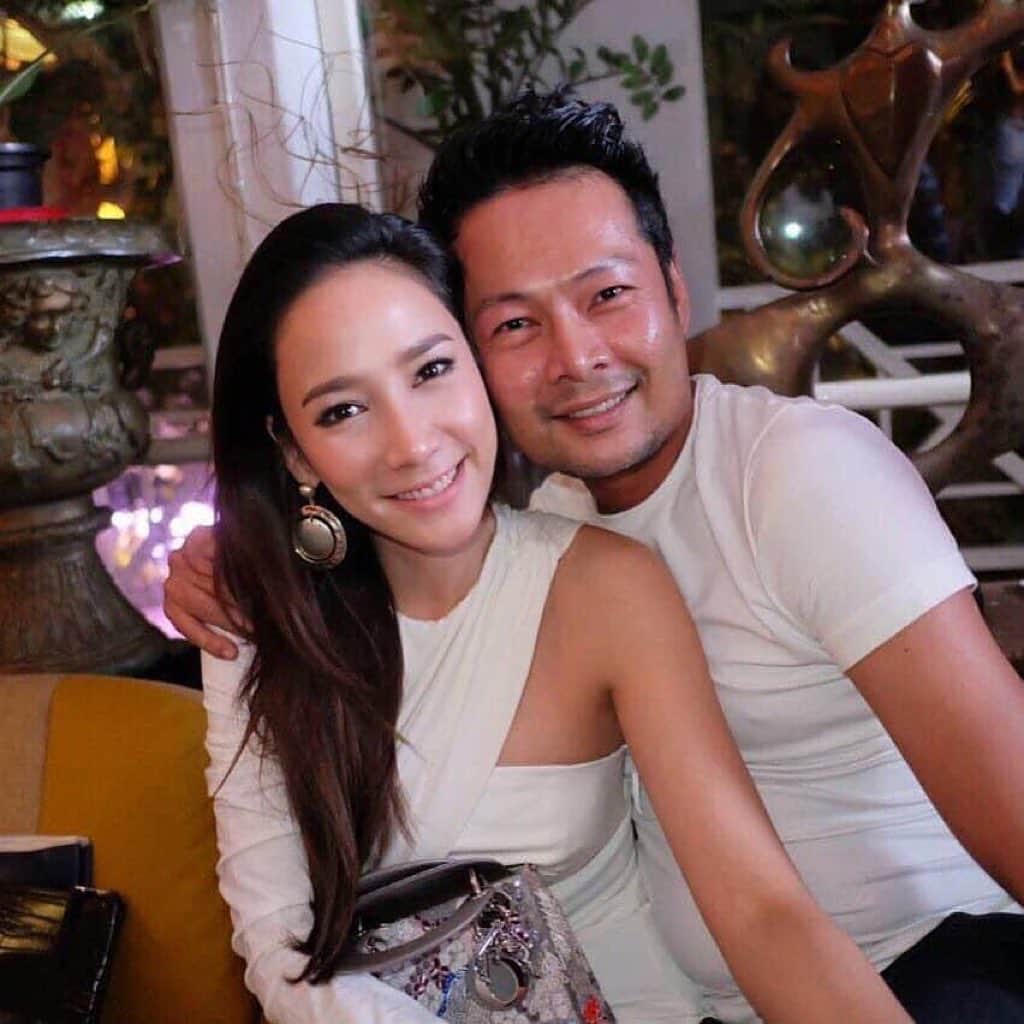 アム・パチャラパーのインスタグラム：「ย้อนหลังนะเพื่อนนะ เพิ่งหารูปเจอ😆 มีความสุขทุกๆวันนะจ๊ะ คนนี้ก็เพื่อนรักตั้งแต่เด็ก ❤️」