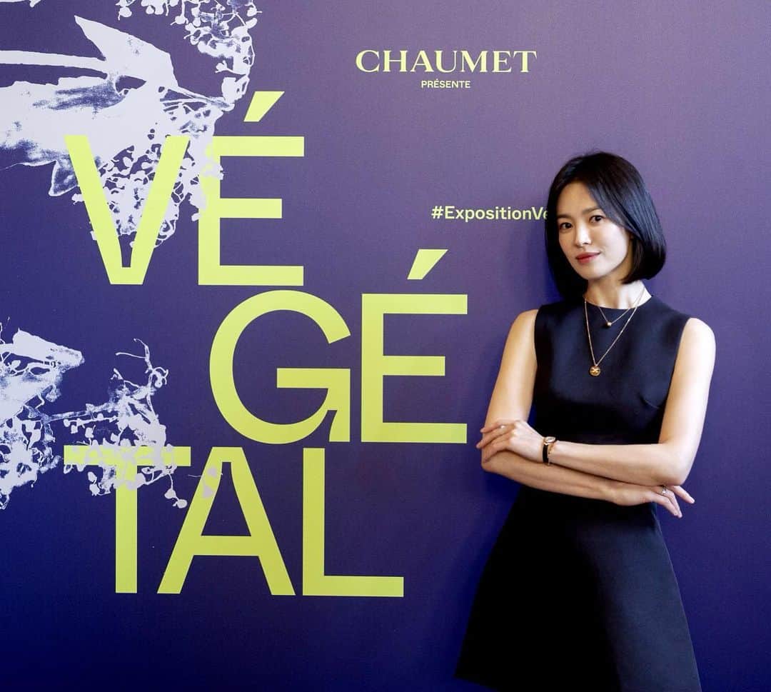 ソン・ヘギョのインスタグラム：「végétal exhibition by @chaumetofficial in Paris💙」