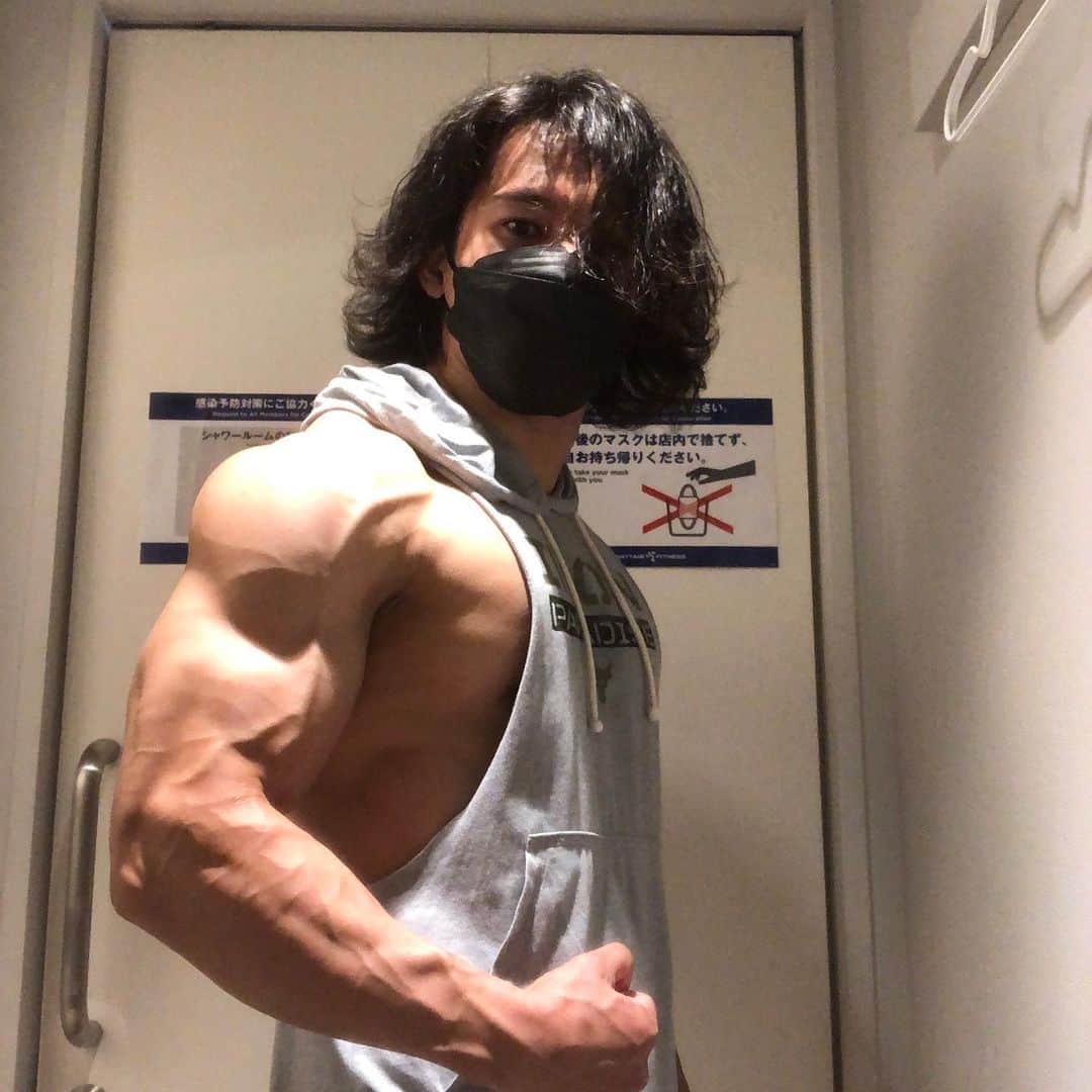 吉岡世起のインスタグラム：「サイン会からモチベーションを上げてトレーニングへ 日本武道館までに自分の中で達成したい目標があるので2部トレ予定 明日は静岡大会 最後の前哨戦 #noah_ghc」