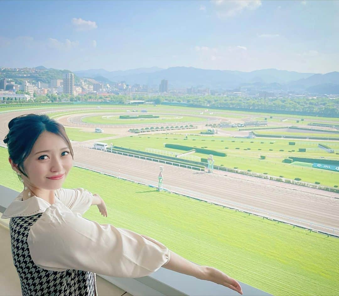 のインスタグラム：「出演情報です🏇💨 明日です♪ 7/10(日)15:00-16:00 BSフジ「BSスーパーKEIBA」に出演します🤗  ぜひご覧ください✨  #BSフジ　#BSスーパーKEIBA」