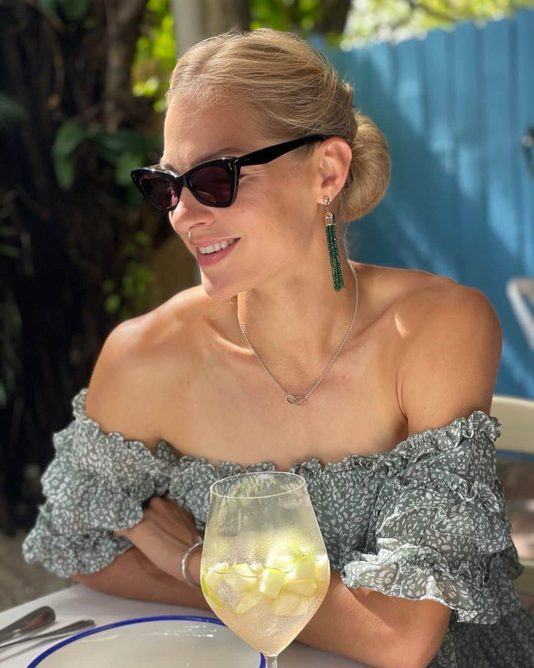 ダリヤ・クリシナさんのインスタグラム写真 - (ダリヤ・クリシナInstagram)「When you looked at the calendar and there already midsummer.  Sometimes I have time to enjoy summer days and delicious lemonade 🧊🍋 Have a warm weekend everyone! ☀️  Когда календарь перевернула, а там уже почти половина лета прошла. Иногда успеваю насладится летними деньками и вкусным лимонадом 🧊🍋 Всем тёплых наступающих выходных! ☀️  #moodoftheday #summertime #daryaklishina」7月9日 18時44分 - dariaklishina