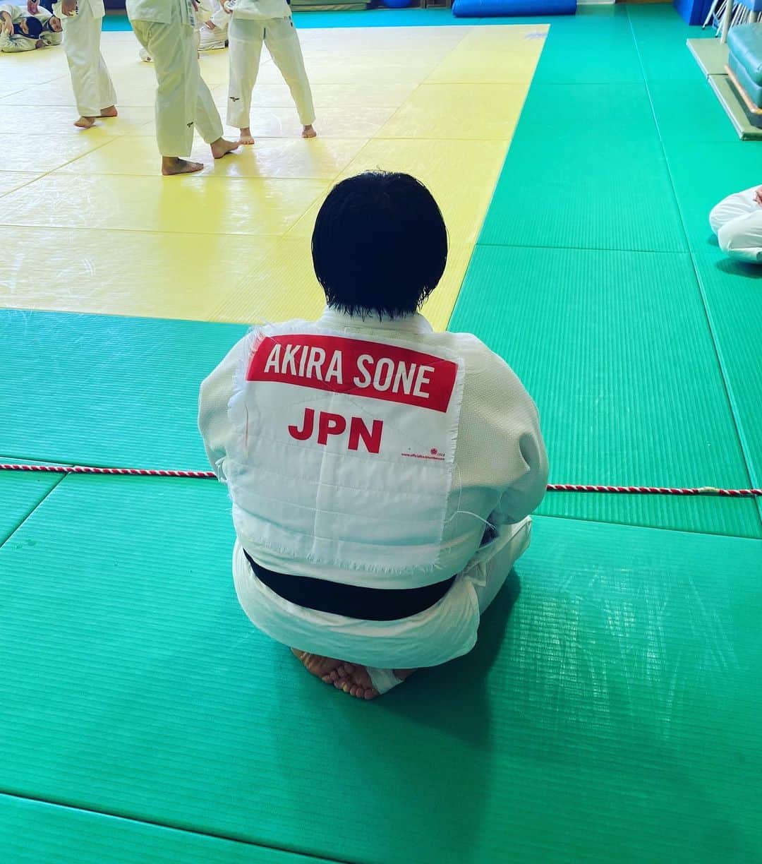 素根輝のインスタグラム：「. . 今年もこの日を迎えることが 出来ました。 当たり前のことじゃないですね。  両親に感謝。 日頃から支えてくださる方々に 感謝です。  成長できますように！ 頑張ります！  #感謝 #22」