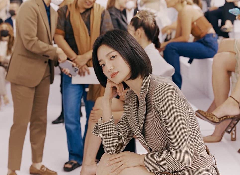 ソン・ヘギョのインスタグラム：「@fendi 🖤」