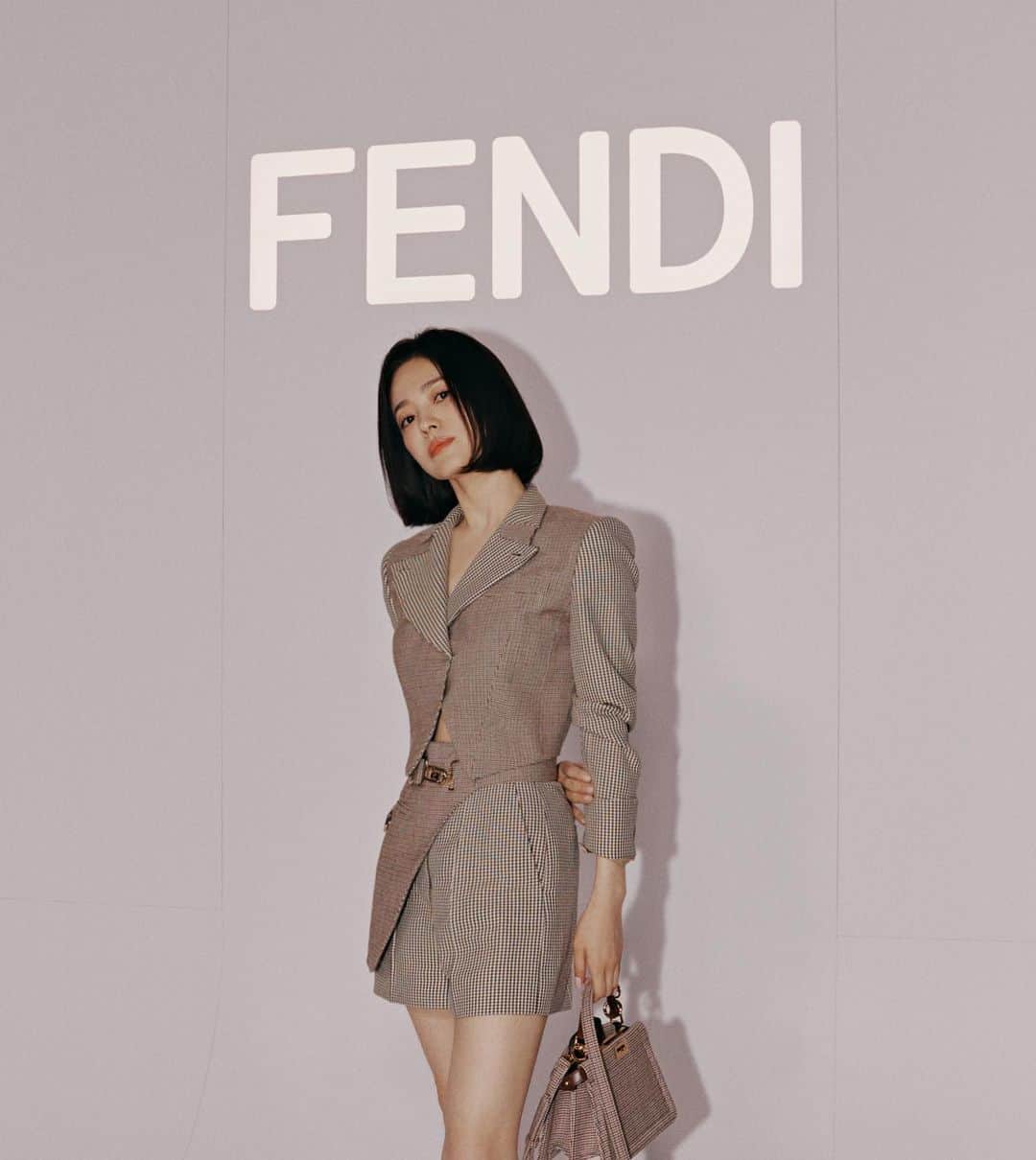 ソン・ヘギョのインスタグラム：「@fendi 🖤」