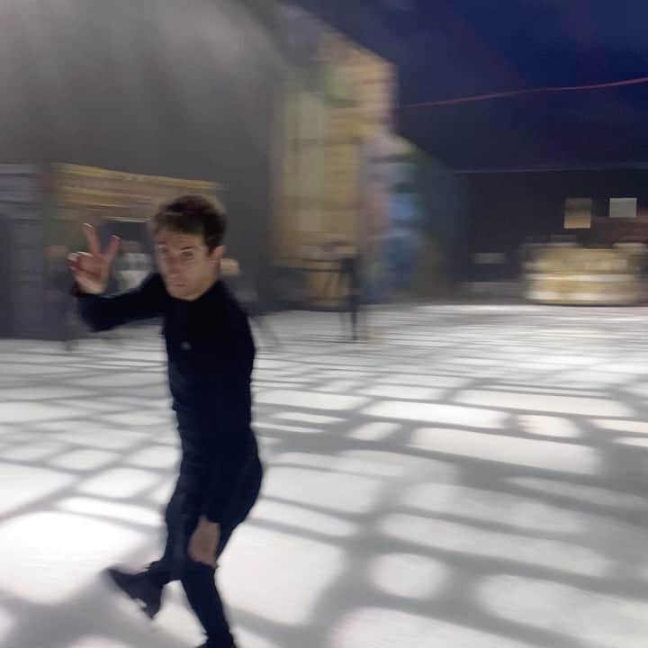 モリス・クヴィテラシヴィリのインスタグラム：「На льду @sochipark тоже можно прыгать четверные😁😊  #moriskvitelashvili #navkashow #аленькийцветочек」