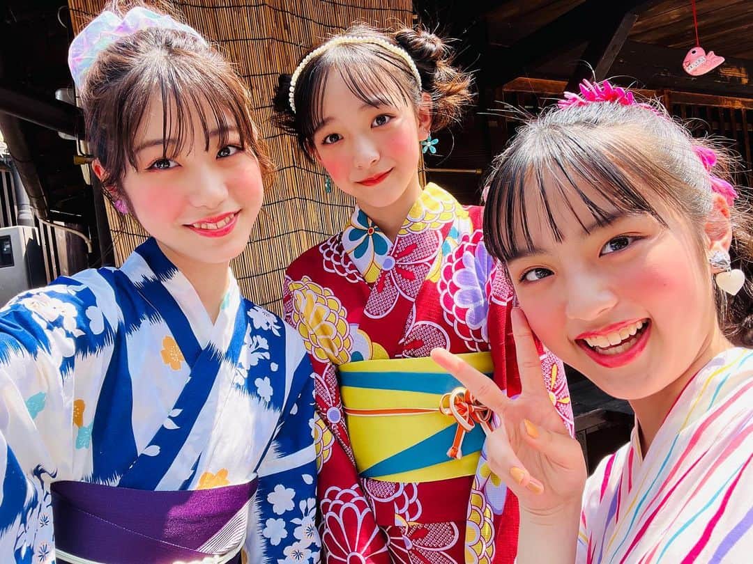 ニコ☆プチのインスタグラム：「🎐🤍  熱中症気をつけてね🫶🏻🥤✨  #竹下優名#中瀬梨里 #濱﨑心愛 #浴衣 #プチプラ #夏コーデ #お祭り #ニコプチ」