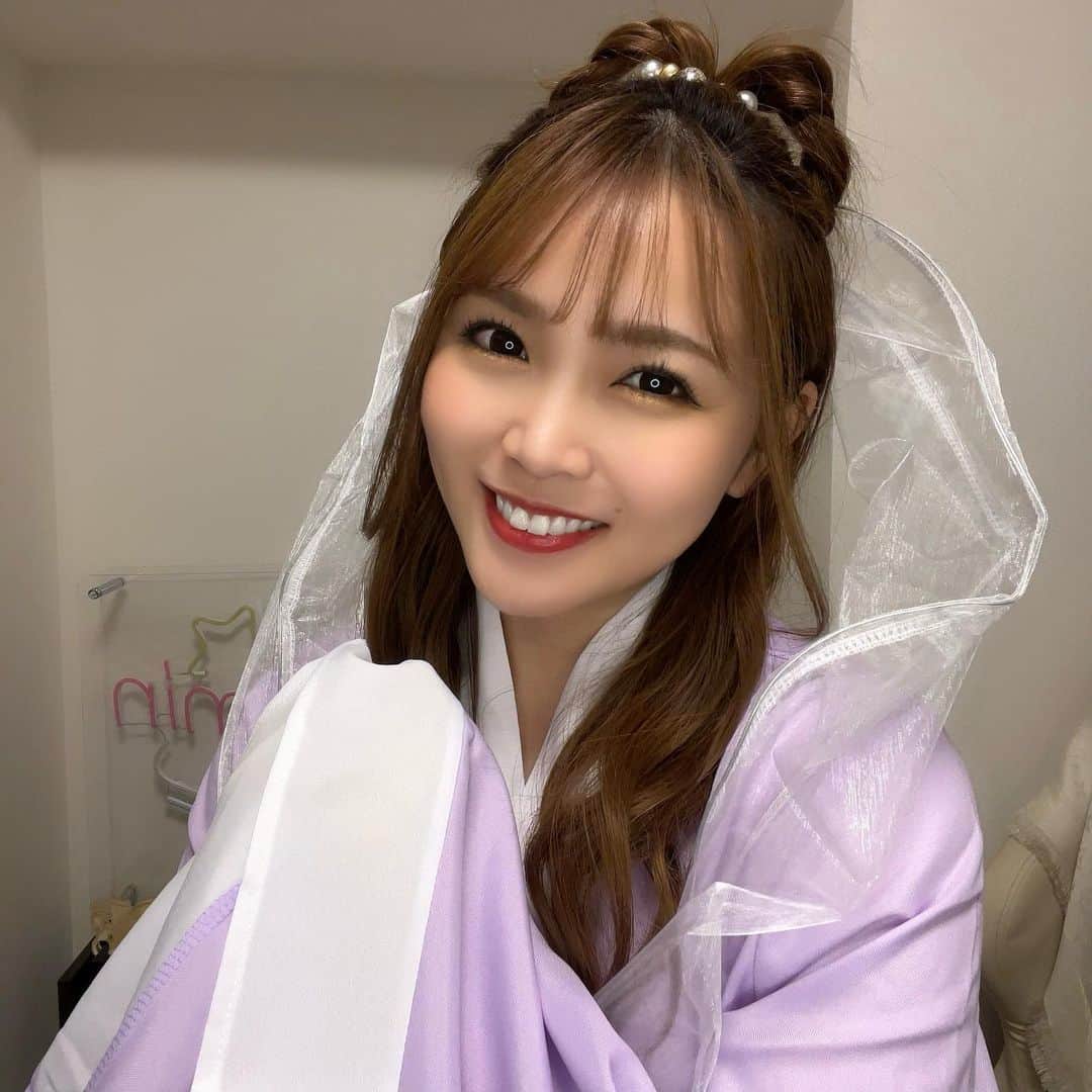 のインスタグラム：「#七夕 🎋 ． ． 2日遅れましたが…七夕は織姫になってみました🤣‼️ なかなかインスタでは配信のこと書かないけど、 @pococha_jp 頑張っております💪✨ 今月で1年半🎉 @321inc イベントでの勝ち抜け✨ ポコチャのイベント1位🥇 数日だけど、ポコチャマンスリー1位にいれたこともすごく嬉しいです🤭❤️ 毎回たくさんの感動をありがとう❤️ これからもみんなと一緒に楽しい時間を過ごせますように🎋🌌✨ ． みんなの願いも届いますように💫 ． #ポコチャ#pococha#ライバー#ママ#ママライバー#七夕#織姫#イベント#ありがとう」