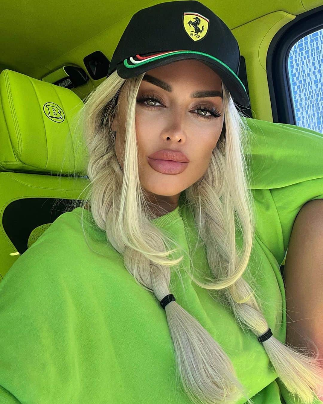 Nita Kuzminaのインスタグラム：「💚🔫」