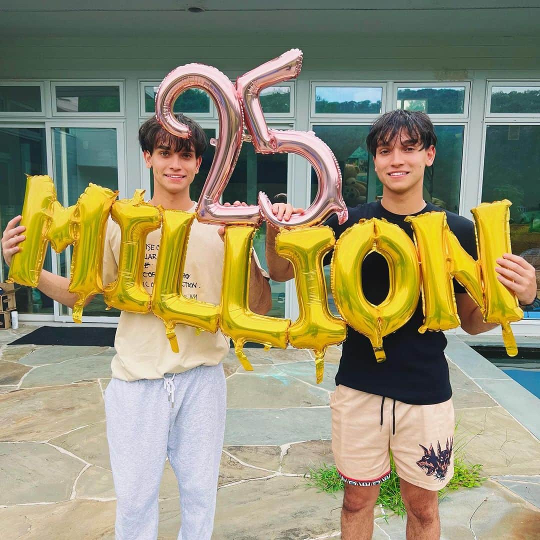 Lucas Dobreのインスタグラム：「25 MILLION SUBSCRIBERS ON YOUTUBE!! ❤️ Thank you so much to everyone who has been supporting us we really appreciate you and we love you!」