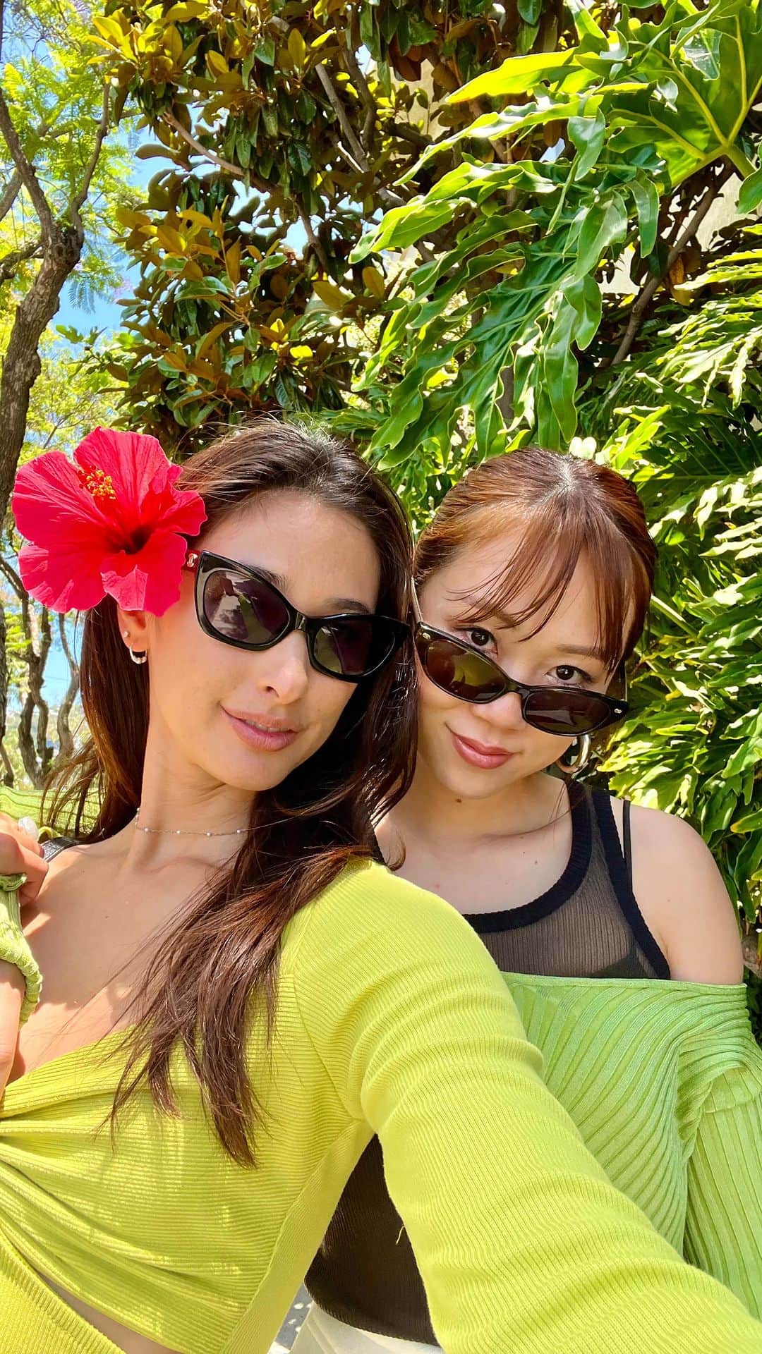 メロディー洋子のインスタグラム：「Honestly I only know the first verse and chorus 😆 bc it’s ＊＊＊＊ FRIDAY * SATURDAY * SUNDAY ＊＊＊＊  Let’s dance like it’s 1995!   ＊＊＊＊ 金 * 土 * 日 ＊＊＊＊  ＊＊＊＊＊＊ 毎日ダンス ＊＊＊＊＊  90年代のR&B大好き❣️  Photo babe @saki_tokio 👯‍♀️  Can you spot the Myth, the Queen, the Legend @aureana in the background?✨ #tasteofhonolulu 🌺」