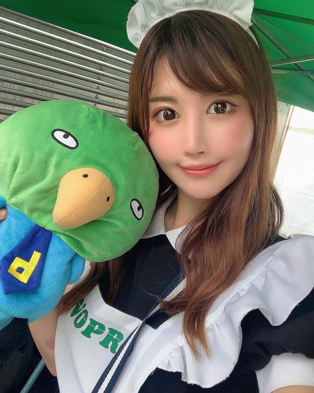 のインスタグラム：「昨日はスーパー耐久菅生予選お疲れ様でした☺️✨ さすが山の中ということで晴れたり雨が降ったりを繰り返した忙しい天候でした😳💦 ドライバーさんは走る時間によって大変だった事と思います😖 TEAM NOPRO は明日17号車は5番手、37号車は12番手からスタートします✨決勝もよろしくお願いします🙇‍♀️ . . . . . . . . . . . . . . . . . . . . . . . . . . . .  #photo #camera  #粉我  #japanese #japanesegirl #swimwear #follow #followme  #フォロワー募集中  #フォロワー増やしたい #レースクイーン #グラビア　 #racequeen #selfie  #팔로우 #셀카 #셀카샷 #셀피 #셀카그램 #얼스타그램 #팔로우환영 #팔로우환영 #팔로  #photography #photoshoot #撮影　#portrait #カメラ　#撮影会　#自撮り #メイド」