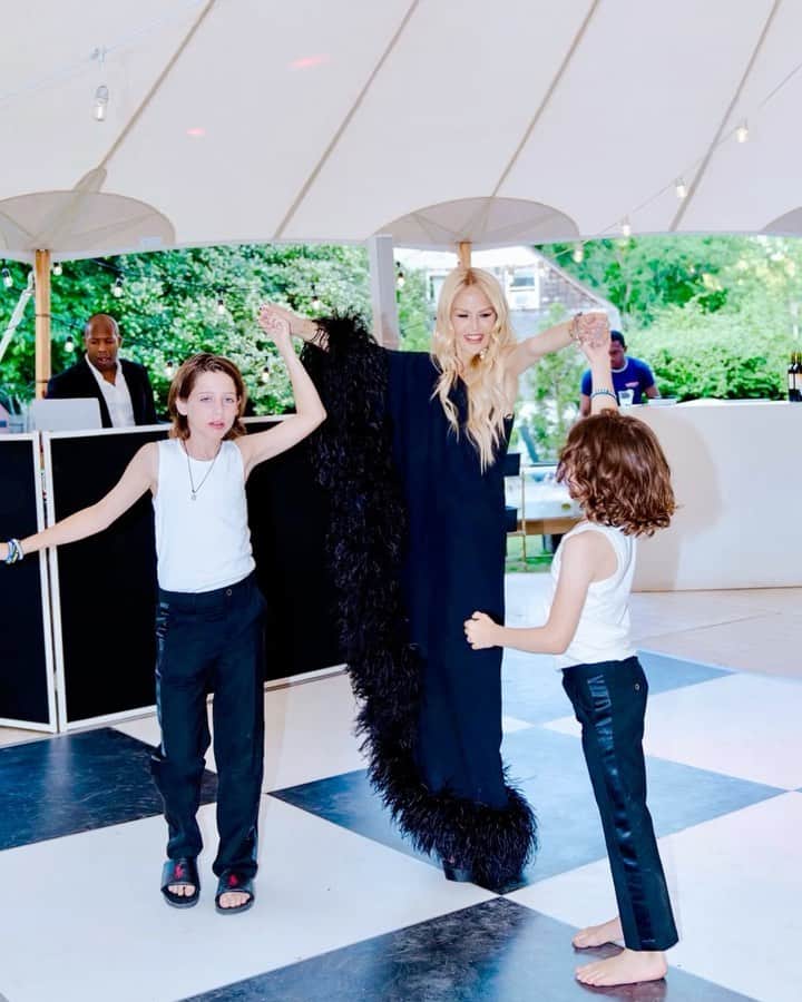 レイチェル・ゾーのインスタグラム：「I cannot put into words nor can I choose a favorite image or video that can capture what a magical night it was surprising my Mom and Dad with an epic #80 and #85th birthday celebration. My parents wrote the book on how to live life to the absolute fullest and to live each day like it’s your last. Well, they are clearly doing something right and still the last to leave the dance floor at any party so I will continue to be inspired by their love for each other and for the life they live and love together. Happiest Birthday to my favorites I love you beyond measure. 🎂🍾💃👑 ➡️ swipe to see a few highlights and more in my stories 📸 🎥 #celebratelife #grateful」