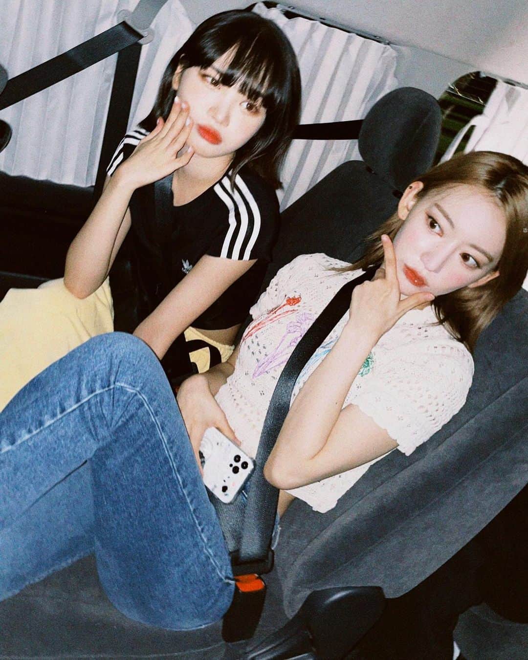 h3artbrak3rsのインスタグラム：「… #SAKURA #미야와키사쿠라 #사쿠라  #宮脇咲良 #咲良   #KIMCHAEWON #CHAEWON #김채원  #LE_SSERAFIM #르세라핌」