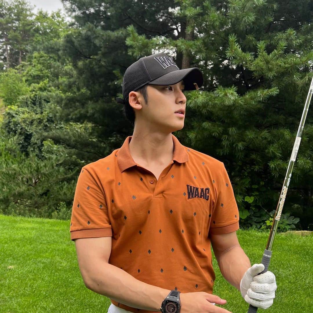 ミンギュのインスタグラム：「Family golf💚」